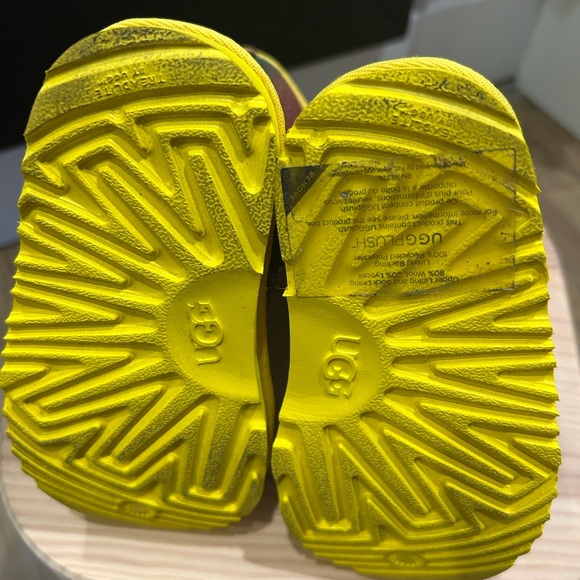 UGG Kids Glitter Rainbow Boots with Yellow Sole. Brand new, size toddler 7. - Picture 9 of 11